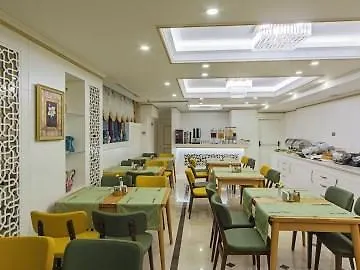 Отель Grand Naki