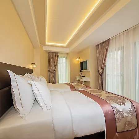 Отель Grand Naki 3*
