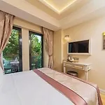 Grand Naki Hotel