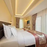 Hotel Grand Naki 3*