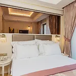 Hotel Grand Naki 3*