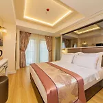 Grand Naki Hotel